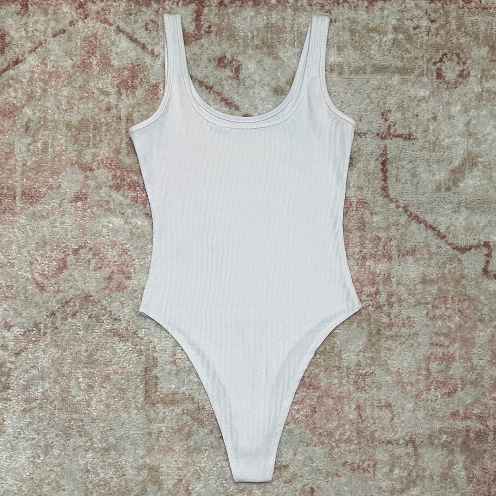 New Peachy Bunz Ribbed Bodysuit Sz S - White
